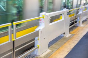 井上孝司の「鉄道旅行のヒント」 新幹線と在来線で異なる可動柵 ホームドア の開閉 - トラベル Watch