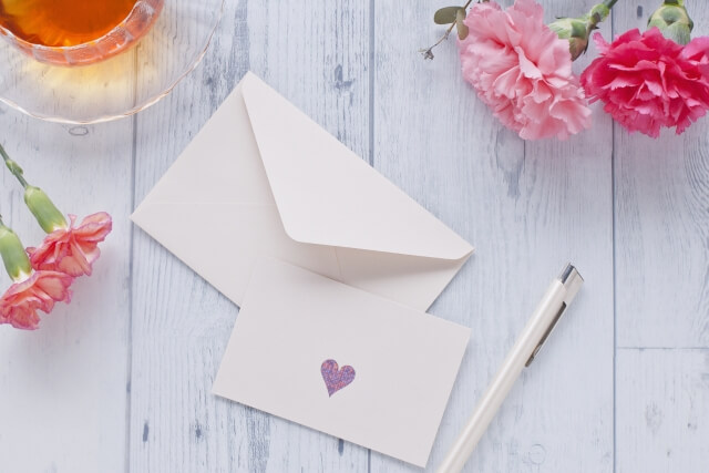 定年退職祝いのメッセージ文例～贈る相手別に気持ちが伝わる書き方とマナーを解説！NTT西日本