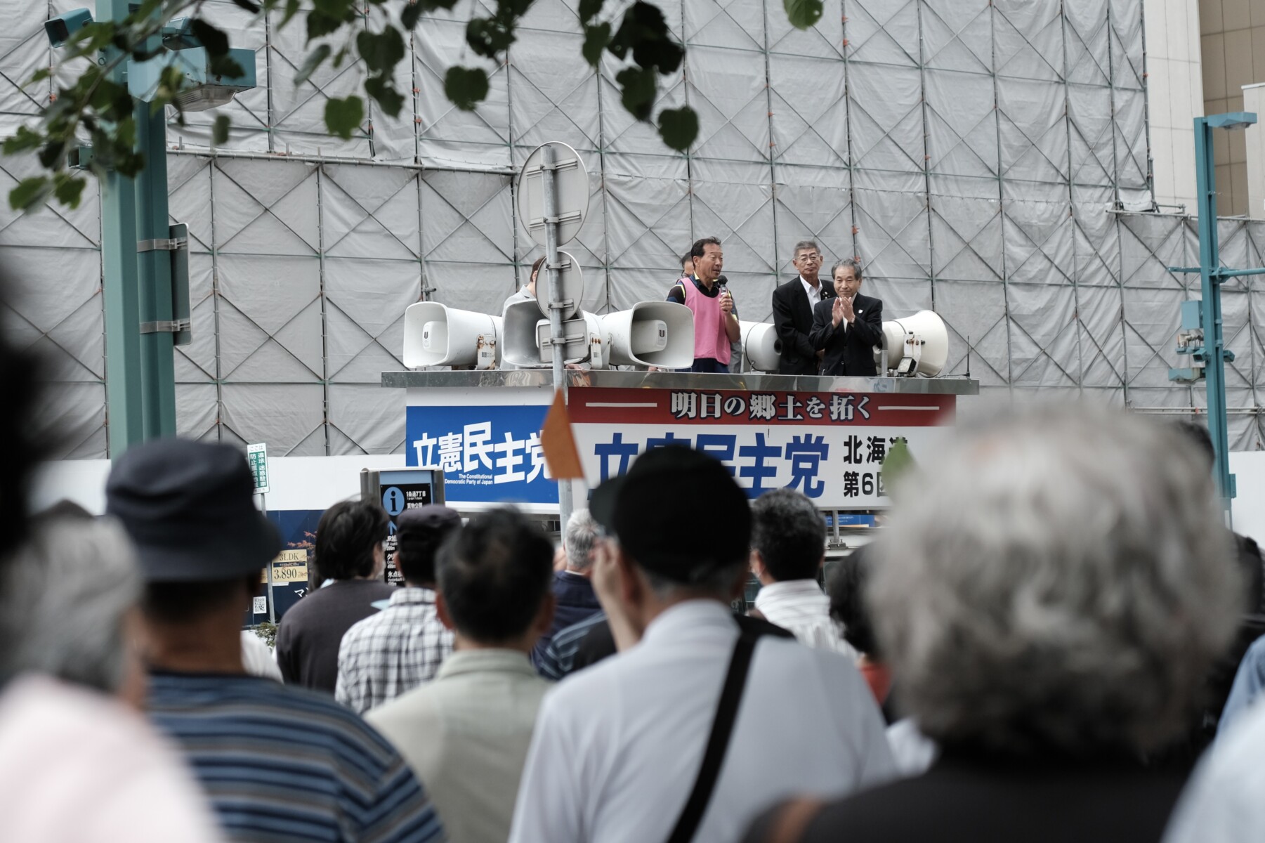 麻生太郎氏「北海道のコメがうまいのは温暖化のおかげ」 街頭演説毎日新聞