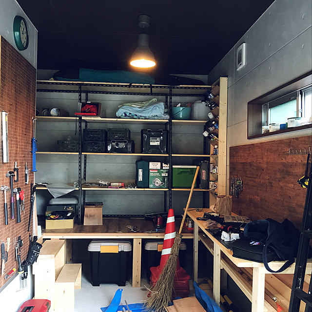 2.3坪 アルミバン、アルミコンテナ、一箇所が完全に閉まらない 物置倉庫 ガレージ 作業場キャンプ場 ワークスペース 仮設ハウス福岡発