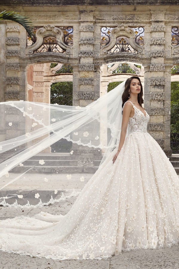 セイ・イエス・トゥ・ザ・ドレス」スターのランディ・フェノーリがブライダルラインをデビュー - スタイリッシュ