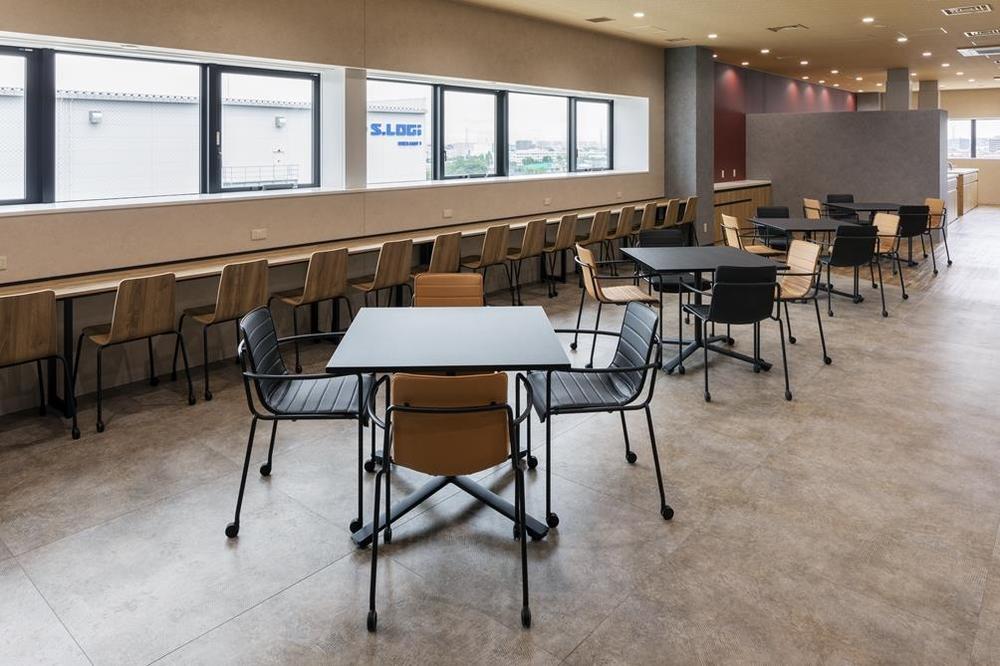 オフィスの食堂スペースを有効活用する方法とは？検討フローや厨房を持つかどうかの判断軸、事例もご紹介オフィスコラム株式会社オリバー Place2.5