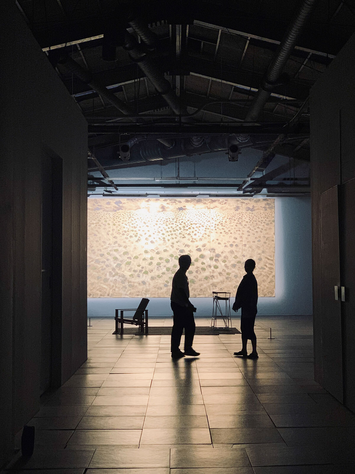 2026年、バリ島にユージーン・スタジオの美術館が開館。設計はインドネシアを代表する建築家、アンドラ・マティン。カーサ ブルータス CasaBRUTUS