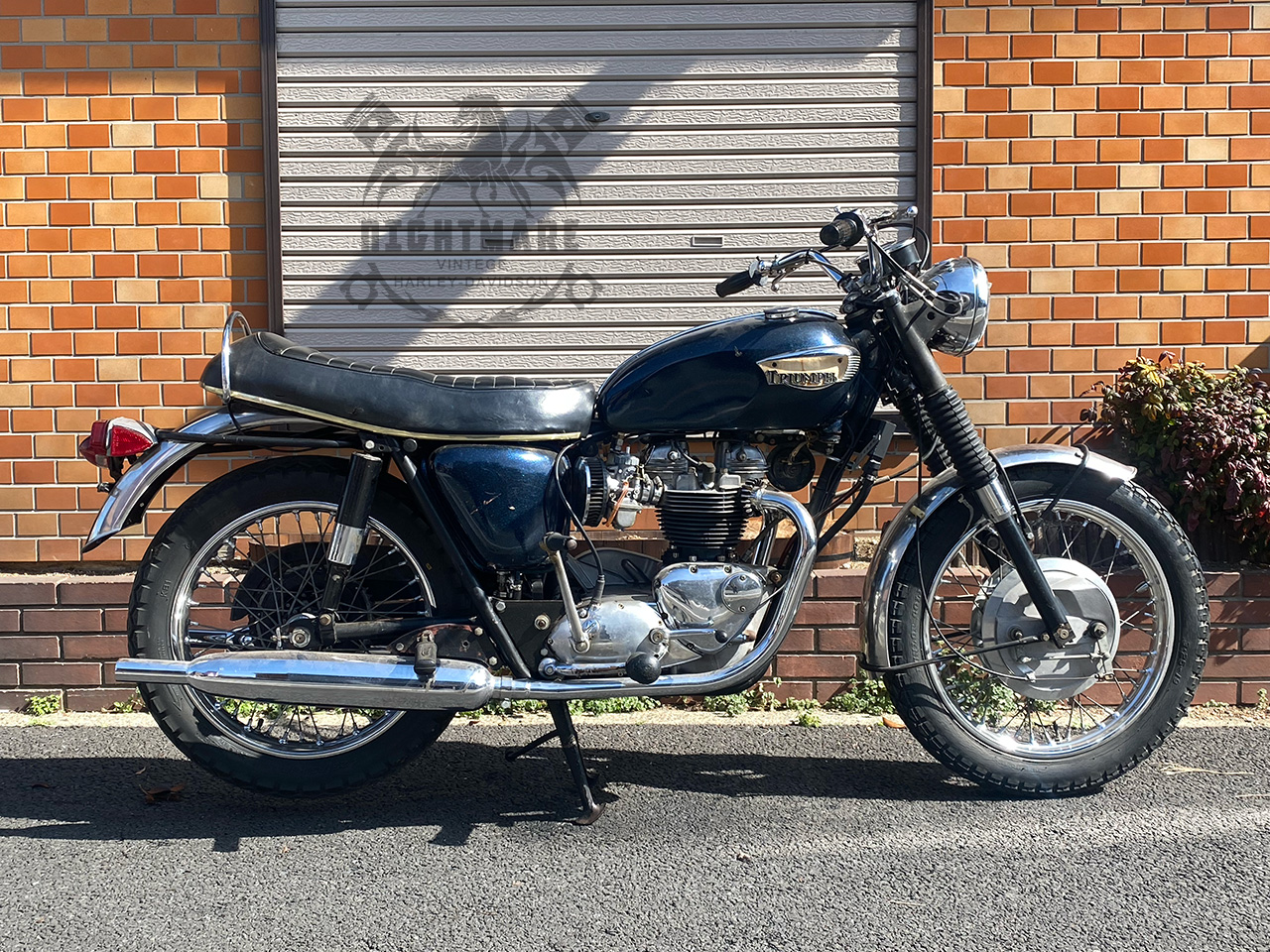 トライアンフ T120 ボンネビル 3.5 ガロン チェリー & シルバー塗装ガソリンタンク- Triumph T120 BONNEVILLE3.5 Gallon Cherry & Silver Painted Gas Tank- Triumph T120 Bonnevilleトライアンフボンネビルクラシックバイクビンテージバイク