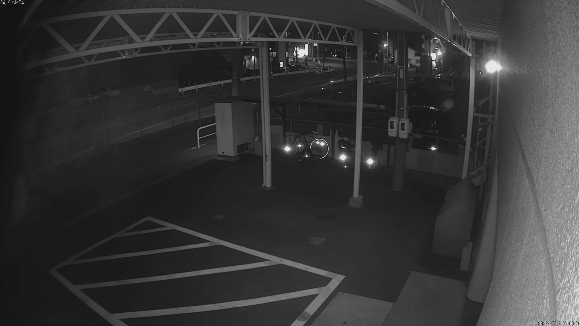 防犯カメラ？天井についてる白いカバーの正体は何なのか