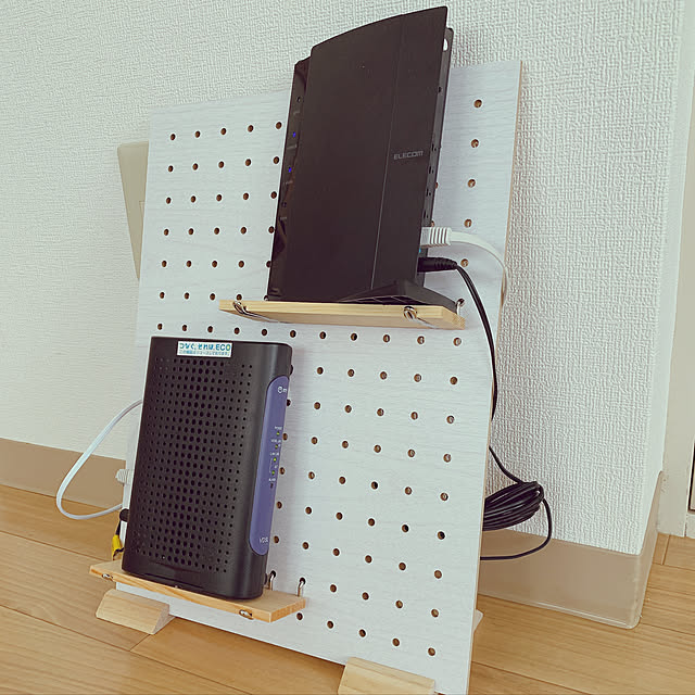 浮かせる収納必要なのは２つだけ。１００均アイテムでついにルーターが浮いた！ : シンプルライフ × シンプルスタイル Powered byライブドアブログ