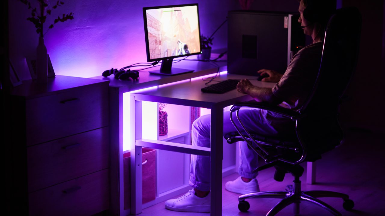 コックピット型究極ゲーミングチェア ゲームも動画鑑賞も仕事も超快適寝ながらPC操作!!クラウドファンディング - OHACO