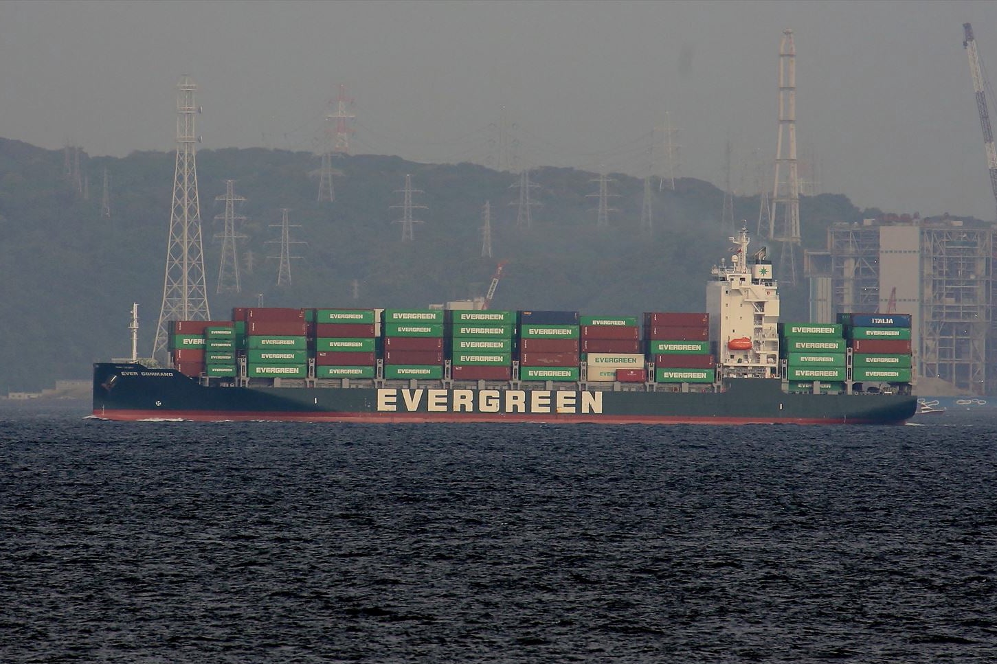 なぜスエズ運河で巨大コンテナ船が座礁したのか？国際物流への影響