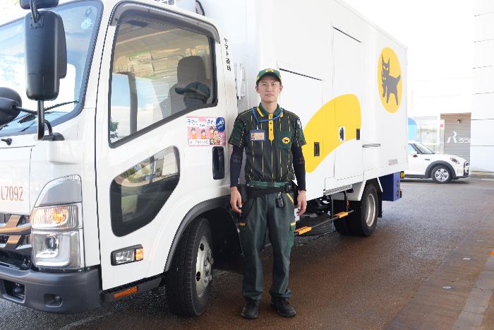 現場の様子交通情報東名高速 下り 大井松田IC付近 運送会社大型トレーラー燃える車両火災事故で車線規制渋滞積荷散乱撤去に時間かかる模様5 18渋滞東名大井松田 : ニュース速報あれこれ総合