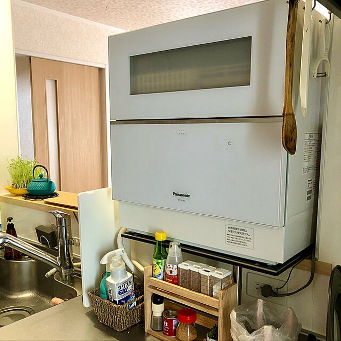 狭いキッチンだと食洗機置きづらい問題」は、パナソニックの“スリム食洗機”で解決！ これで家事の負担も軽減したよ〜ROOMIE ルーミー