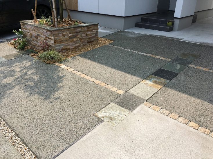 外構DIY！！駐車場のコンクリート目地を芝生から変える - Happy Life College