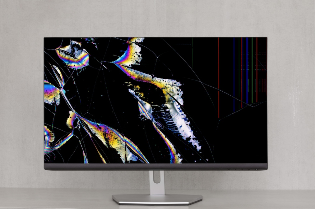 テレビが液晶割れしてしまった！対処法や気を付けるべきポイントを解説 - RIRIFE リリフ