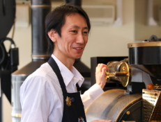 PHILOCOFFEA」代表・粕谷哲監修シリーズ累計販売数1.2億本を突破！全国のファミリーマートで販売『世界No.1バリスタが認めた。』チルドカップ飲料がリニューアル株式会社Philocoffeaのプレスリリース