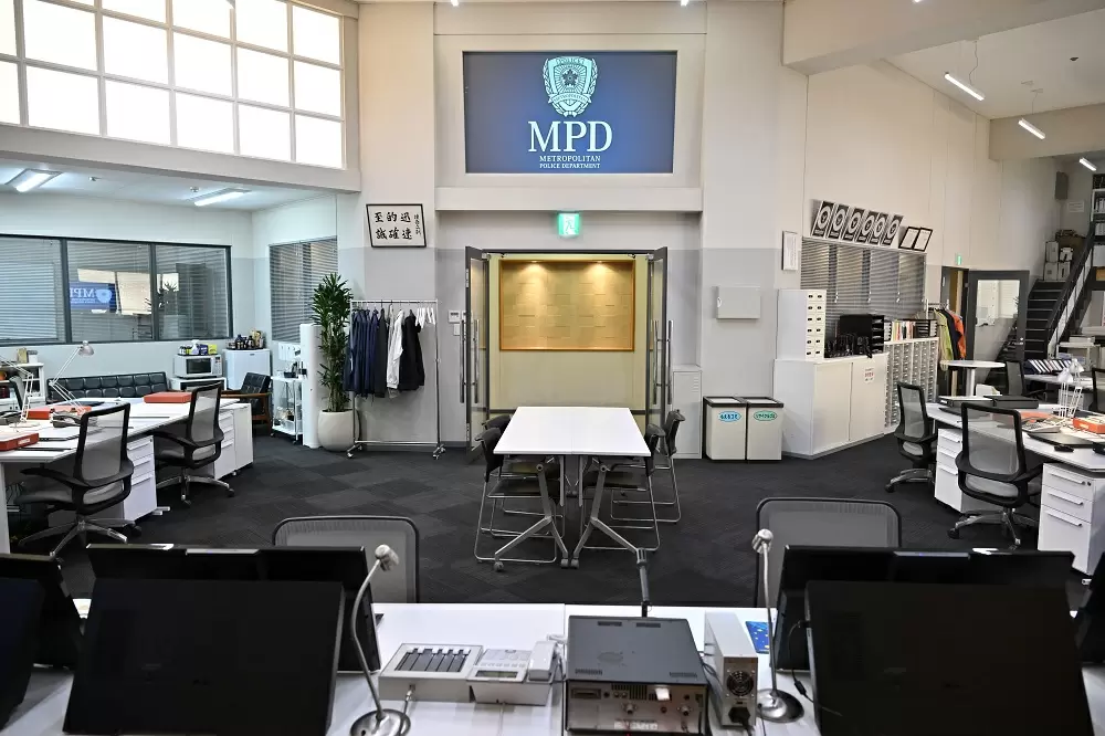 セットの裏側 取り調べ室の机が透明な理由は？ 『インビジブル』警視庁編TBSテレビ