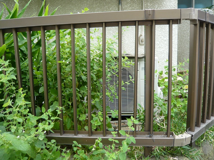 家庭菜園の害獣用フェンス修理２ - 株式会社カモノセログ