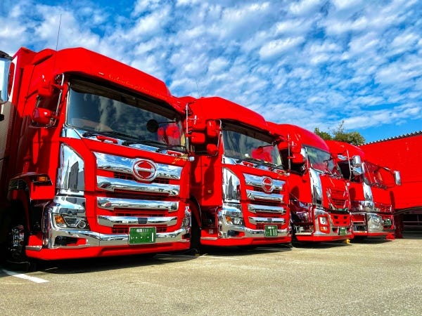 ジェット・ラインです\¨̮¨̮¨̮お盆前で交通量が増加してます🚗³₃ ドライバーの皆様、お気をつけて👐✨西日本ジェットライントラックドライバー募集運転手募集福岡求人トラックドライバートラック運転手トラック好きな人と繋がりたい運送会社