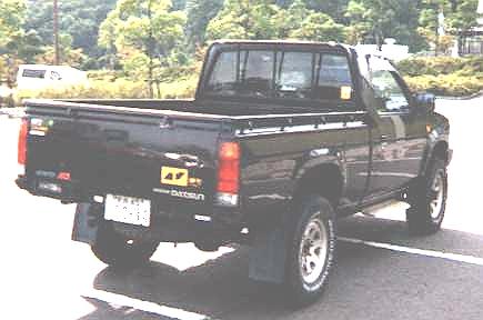 ピックアップトラック徹底比較 トヨタハイラックススポーツピックアップ✖ニッサンダットサン コラムマニュアル 元トヨタディーラートップセールスマンの本音トーク