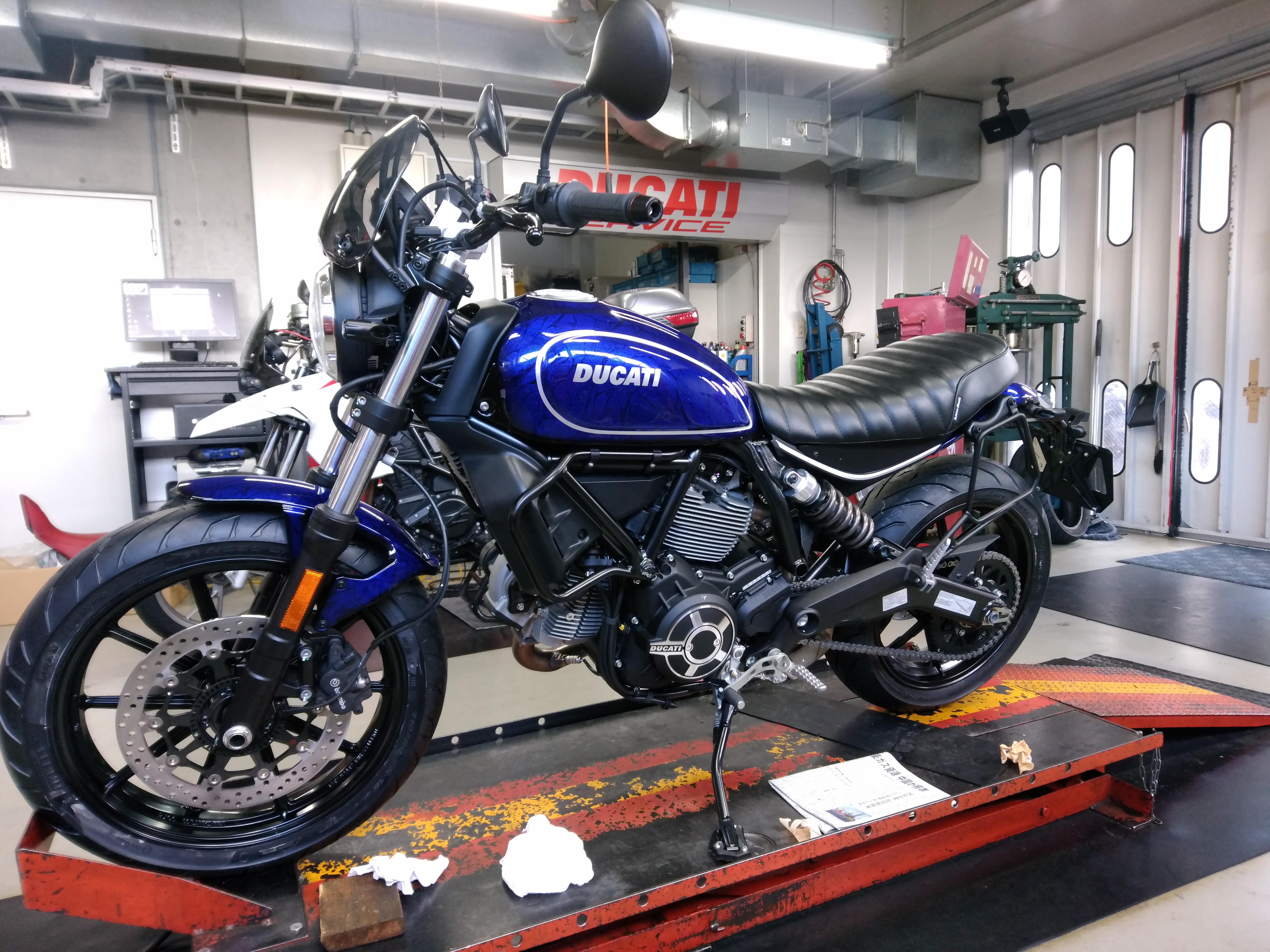 バイクに乗れば、どこへでも！ 本誌連動第12話 「都会でこそ味わいたい仕上がりのいいマシン」