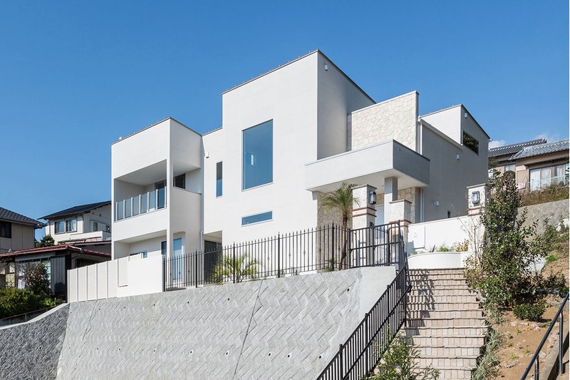 マイアミ郊外でビーチフロントに経つモダンな豪邸 : ルビデコ