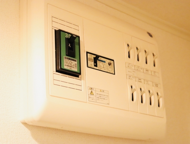 アメリカ住宅の停電、ブレーカーをオンに戻すだけではダメふみおのアメリカ駐在ライフ