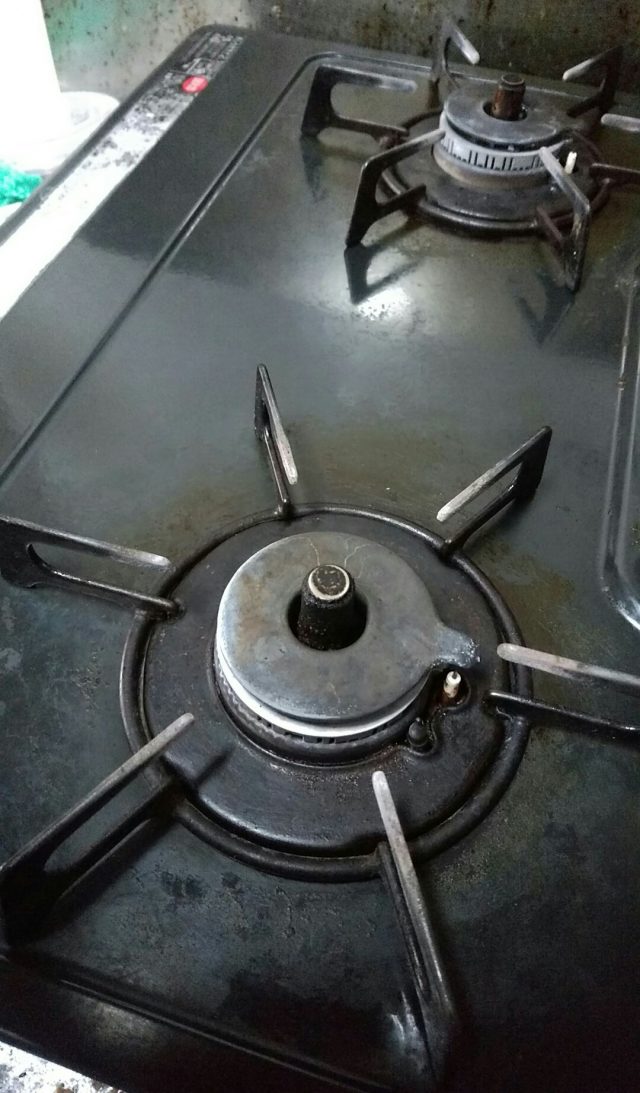 ガスコンロの掃除方法油汚れや焦げの落とし方ときれいに保つコツコーナンTips