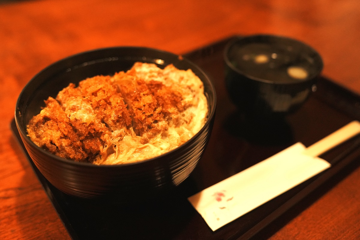 取調室」が体験型で登場！ – そば処 高尾亭