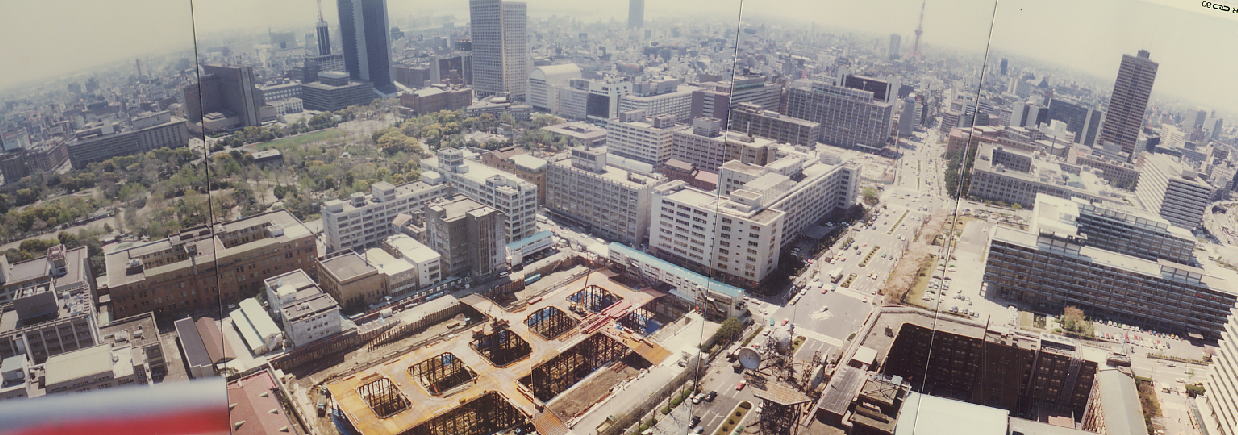 警視庁本部庁舎前の紅葉グラフォン無料素材