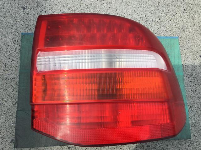 壁に接触してテールランプからリアゲートにかけて損傷したポルシェ、カイエンを修理しました。輸入車修理専門店 S-TECH carserviceエステックカーサービスベンツ・BMW・ジャガー・ポルシェなどの外車修理・鈑金塗装