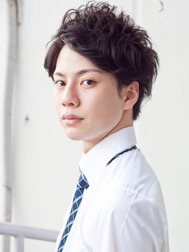 2024版 20代社会人におすすめしたいメンズ髪型特集青山・表参道の ショートヘア・ショートボブが得意な小さな隠れ家美容室NATSUYA 美容院