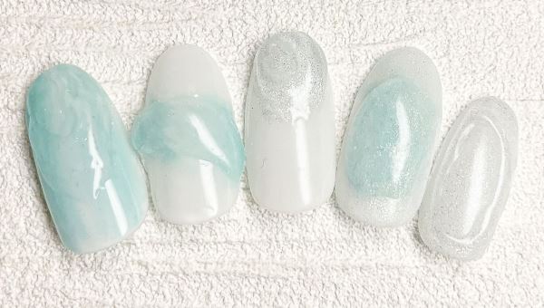 gratify 淡いブルー系のオフィスネイル