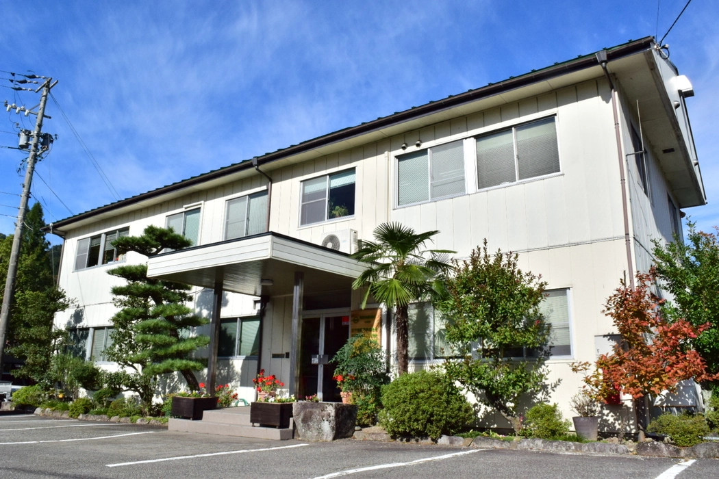 日下部建設株式会社 R+house飛騨下呂市・高山市・飛騨市・郡上市の新築注文住宅. 忙しい毎日の中でも、家族との時間を大切にしたい。対面キッチンなら、料理をしながら自然と家族とのコミュニケーションが生まれます。対面キッチンキッチン特集 ______