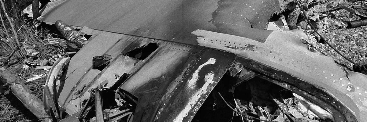 Amazon.co.jp: 新装版 墜落現場 遺された人たち 御巣鷹山、日航機１２３便の真実講談社＋α文庫eBook : 飯塚訓:Kindleストア