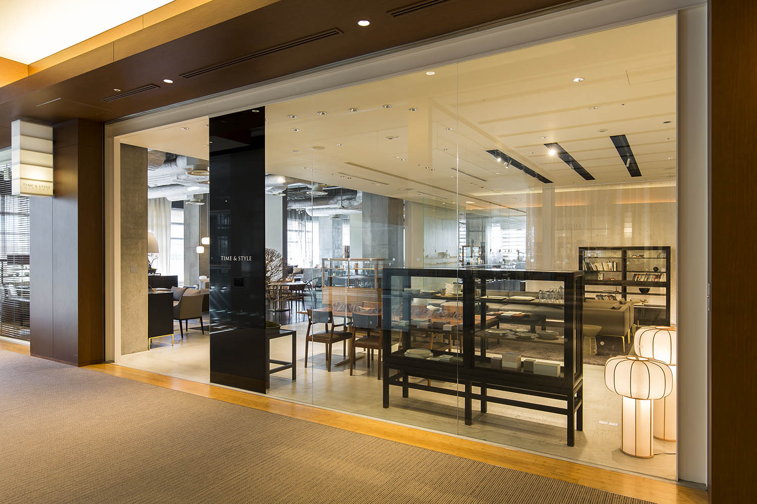 東京ミッドタウン。タイムアンドスタイル 日本の伝統技術を活かした家具を提案する『Time＆Style』