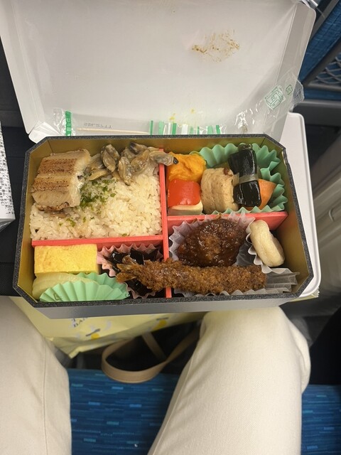 番外編 JR品川駅新幹線北口改札内で香りの新体験 「THREE キヨスク」が3 20 木 から期間限定オープンライフスタイルコスメブランドTHREEが新たに展開する 「センティッドアルケミー」シリーズを先行発売する、 期間限定のポップアップショップをご紹介