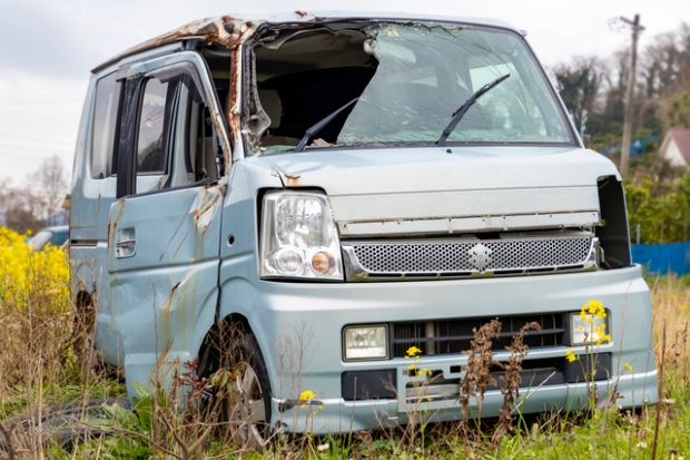 処分にお困りの古い軽自動車を売るなら無料引き取りのクロッシング沖縄に 三菱 ekワゴン 北谷町 買取沖縄で車トラック高額買取は専門店がおすすめ❘ クロッシング沖縄