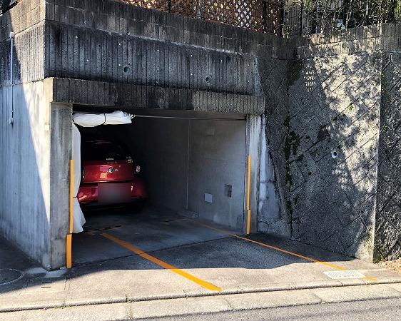 擁壁削る駐車場の費用」は150万円～！高低差のある庭で掘り込み・切り車庫にイエシラベ