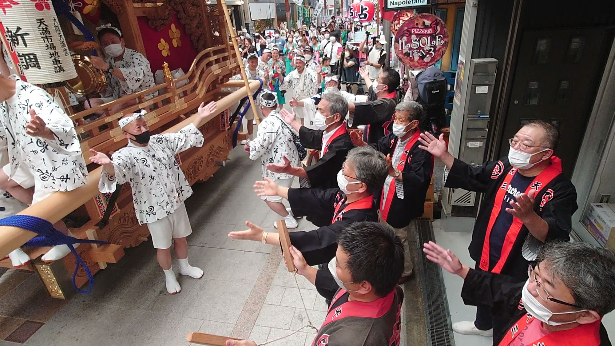 天神祭の影 駐車場で飲み食いする若者 指摘した記者には「黙れお前」大量のゴミ散乱・立ち入り禁止も無視・多くの人が信号無視も「酔うとってわからへん」TBS NEWS DIG2ページ