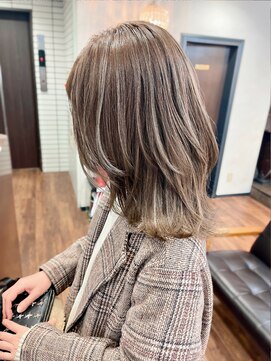 MINT NAOMI ハイトーンハイライト＆ローライトミディアムスタイル卵型×ボブの30代におすすめ眉上・ショートバング×ウルフカット×ブロンド3Dカラーの外国人風ヘアスタイル-OZmallヘアサロン予約