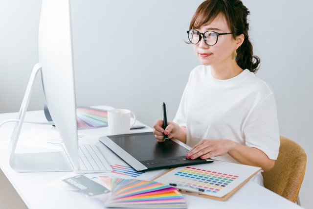 28歳独身公務員「安定を手放してイラストレーターとして独立するのは無茶ですか？」 – MONEY PLUS