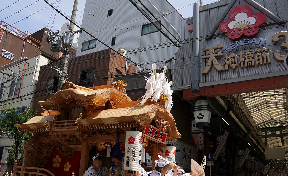 天神祭で催涙スプレー 男がＳＮＳに飲食店での食事風景を投稿 立ち回り先が判明し逮捕か 取り押さえられる際も動画撮影しＳＮＳに投稿か大阪 ABCニュース- Yahoo!ニュース