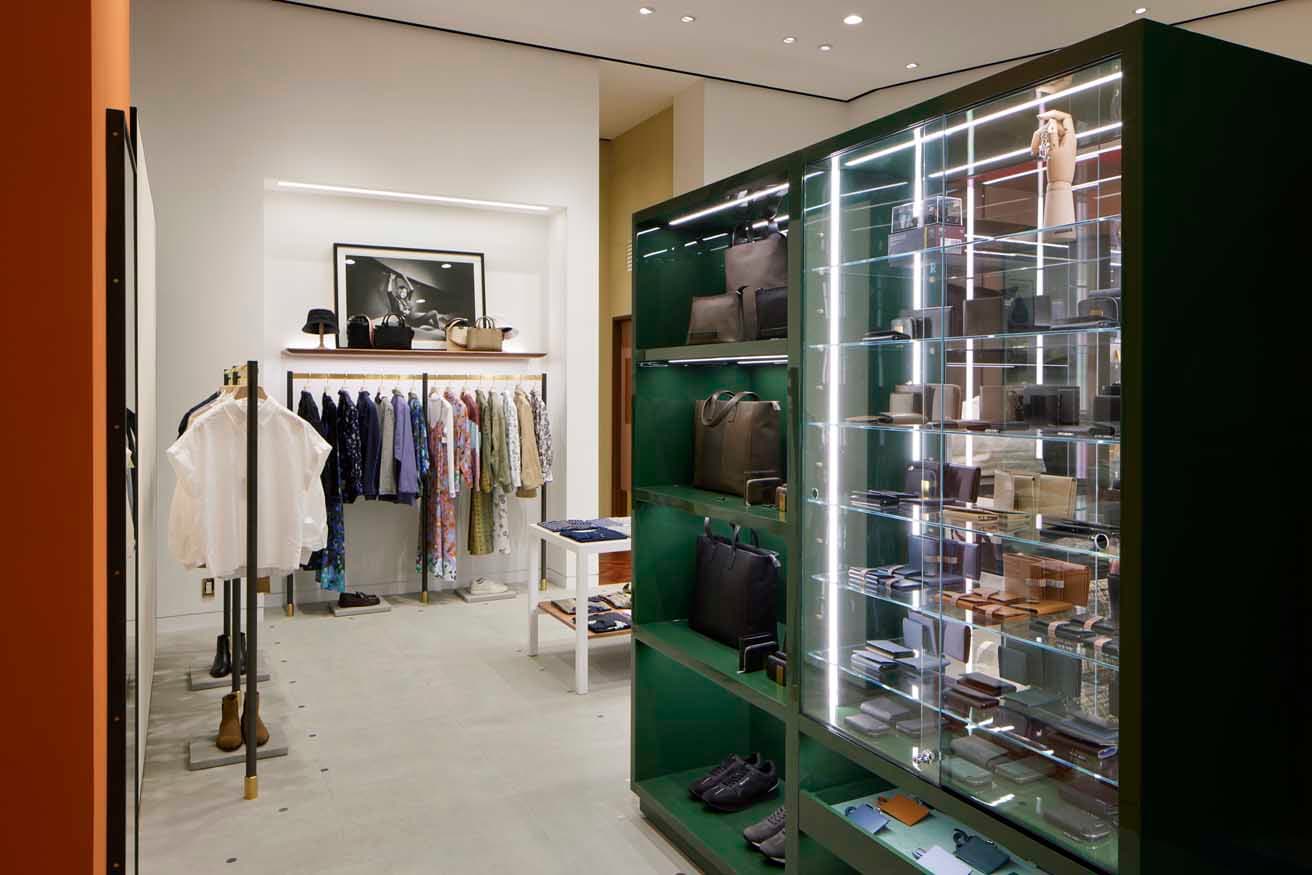 ハロー・大阪！ いま関西で最もホットな場所にポール・スミスのショップができました。newsHOUYHNHNM フイナム