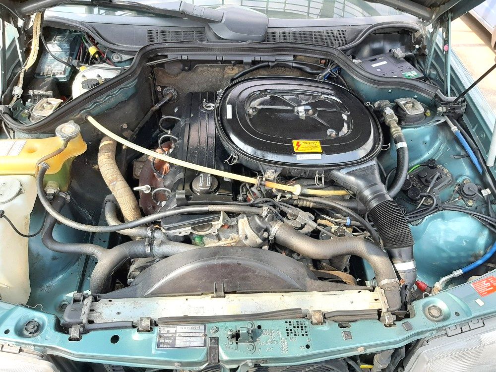 ほぼ水を使わずにエンジンルームを洗浄する方法車の大辞典cacaca