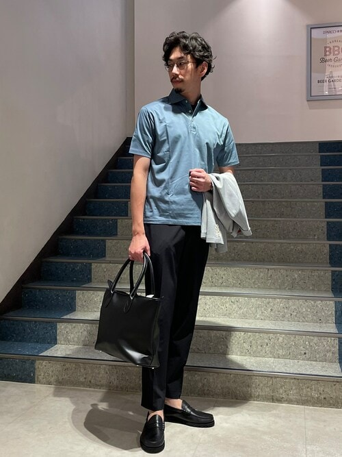 夏に必須のポロシャツをオフィスカジュアルで着こなすポイントとコーデをご紹介！AOYAMA Journal