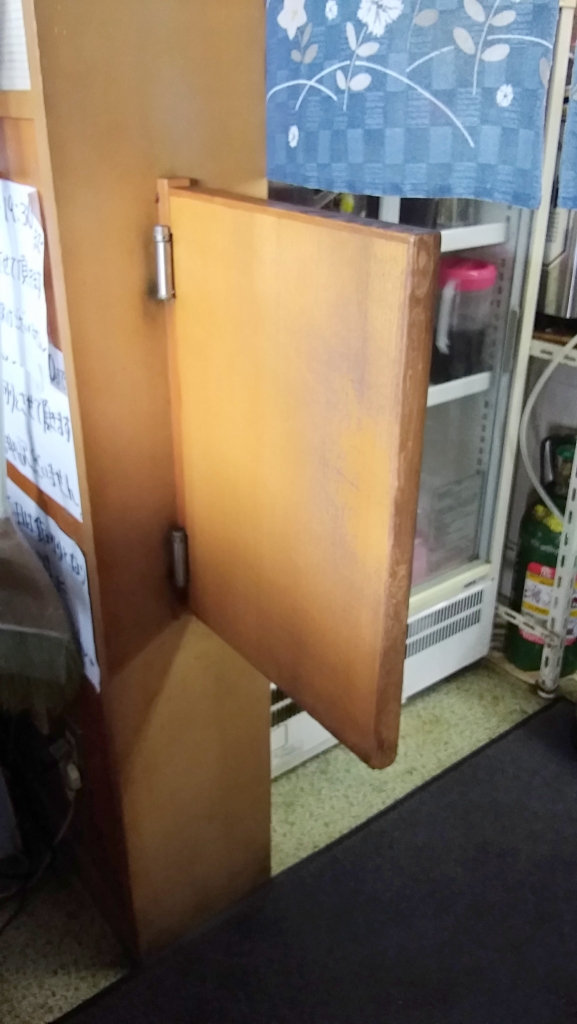 カフェドアーズ スイングドア、両方向に開く自動的に閉じられ スイングドア、ステンレス鋼の蝶番が付いているな無垢材のカフェ ドア、アウ 2枚扉＞ルーバー ウエスタンドア１５０ｃｍ 特殊塗装 スイングドア - オーダー家具のKINOKA♪納期等プロフを必ずお読み下さいませ