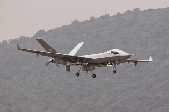 日本にも忍び寄る攻撃ドローンの脅威 ロ朝協力で射程は全土に - 日本経済新聞