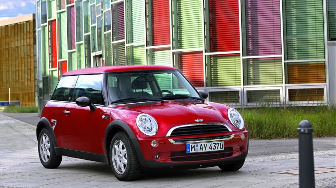 60年代のヒーロー ミニ クーパーを超え世界を驚かせたミニの最高性能スポーツバージョン 伝説のミニ クーパーS誕生物語 - AUTO BILDJAPAN Web アウトビルトジャパンウェブ世界最大級のクルマ情報サイト