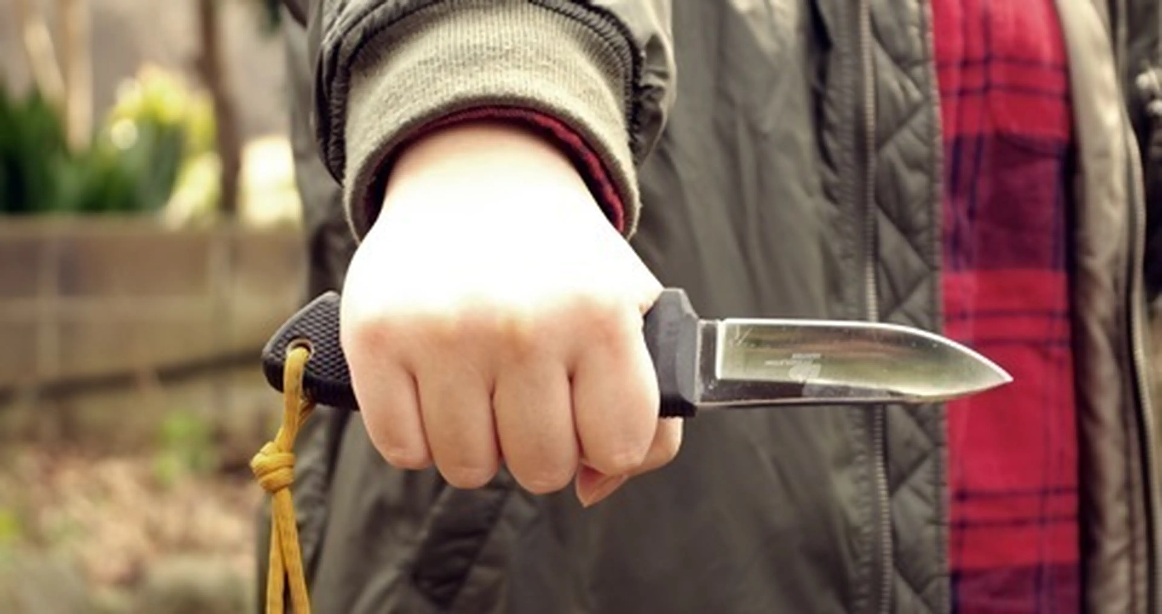 ナイフの持つ向きを間違える咲夜さんYasiro さんのイラスト - ニコニコ静画 イラスト