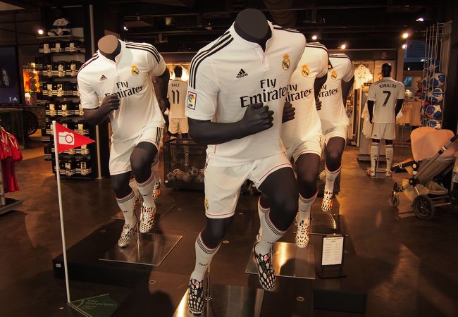 ☆彡送料無料でお届け☆彡Style:サンチャゴ・ベルナベウ レアルマドリード3D 組み立て模型 世界のサッカースタジアムエスタディオ・サンティアゴ・ベルナベウ レアル・マドリード- メルカリ