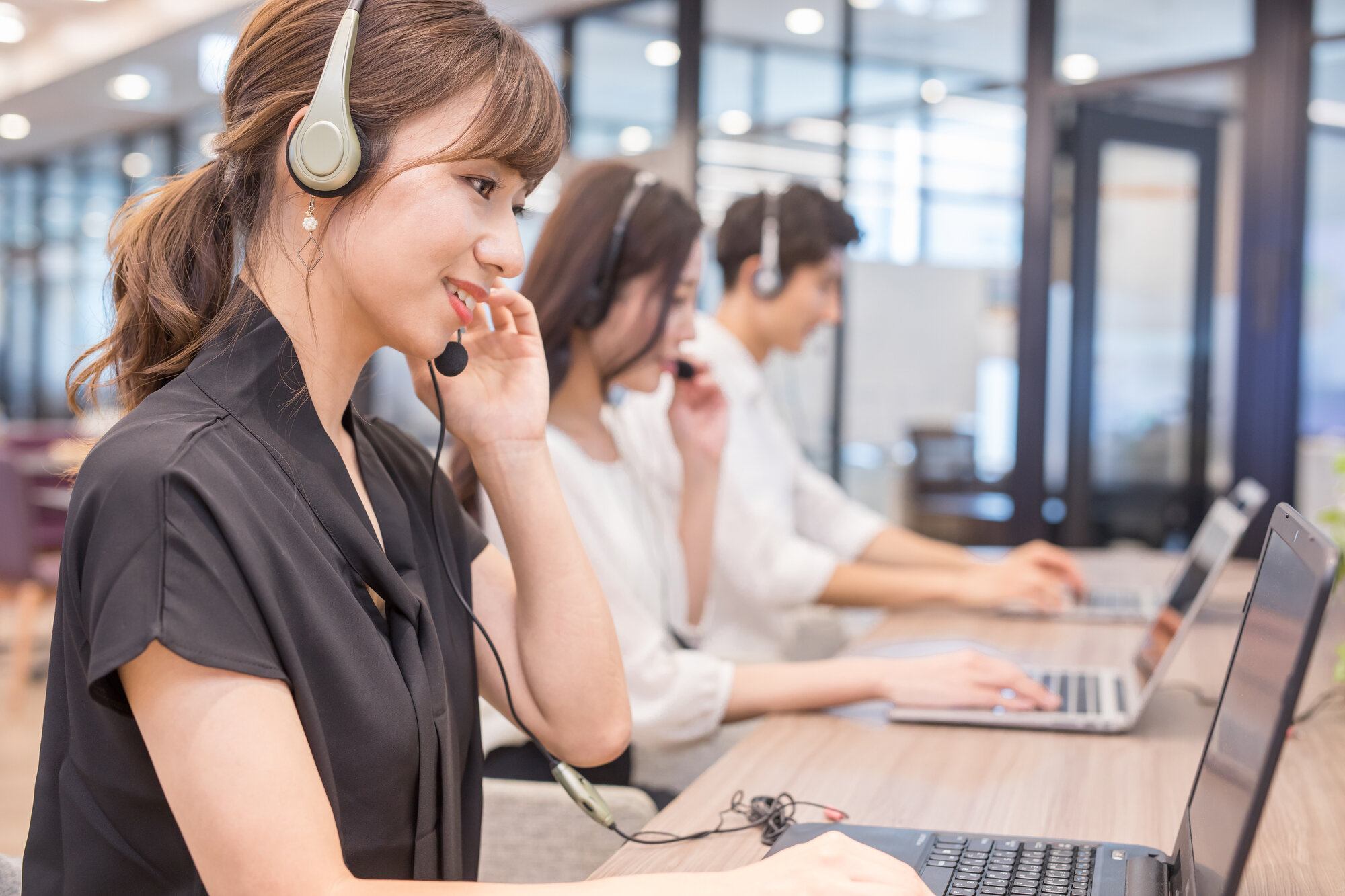 コールセンター外注はアウトソーシング？委託？派遣？最適は