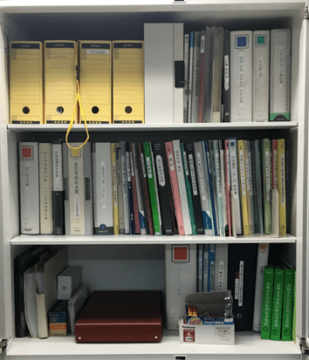 オフィスのデスクが書類でいっぱいになった時の処理方法は？コニカミノルタのオフィスデザイン・移転ソリューションコニカミノルタ